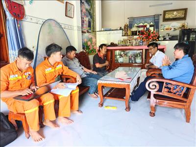 Đội Truyền tải điện Quảng Ngãi đảm bảo an toàn trong dịp lễ Quốc khánh